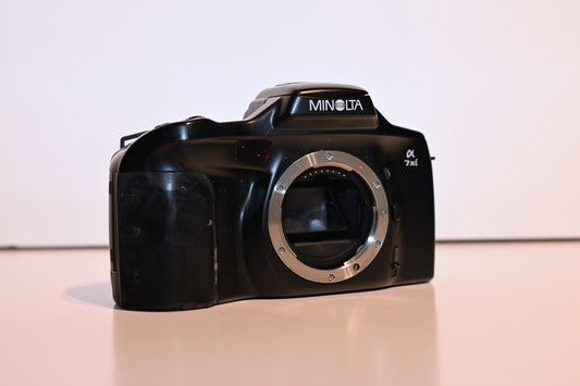 Minolta 7XI - 35mm SLR Camera